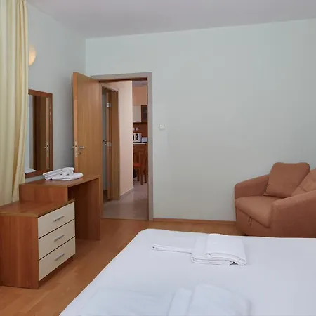 Pollo Aparthotel 3*